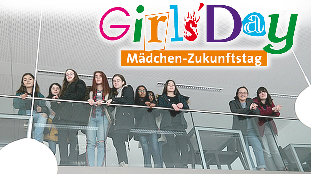 Foto: Teilnehmerinnen von Girls' Day mit Logo
