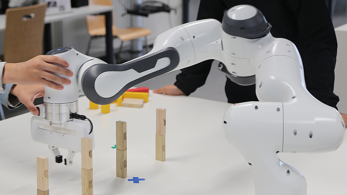 Einblicke in Schulung und Robothon der roboterfabrik